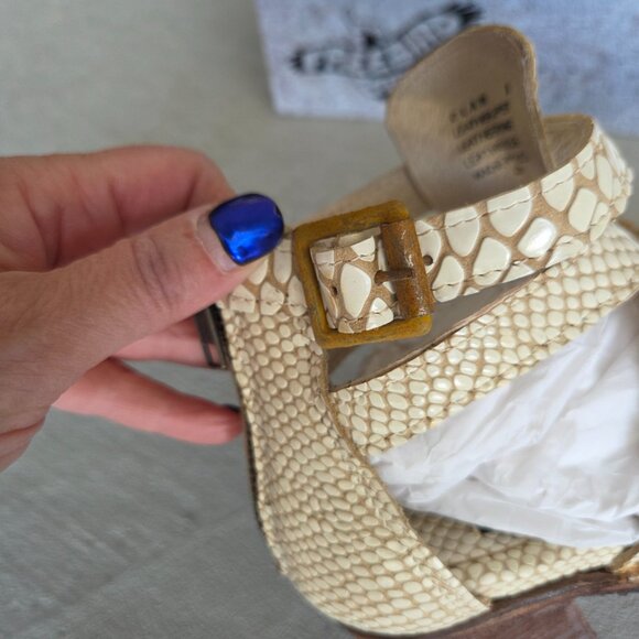 *Brand New* Freebird by Steven Claw White Snake Sandal, Size 9 - Picture 9 of 9